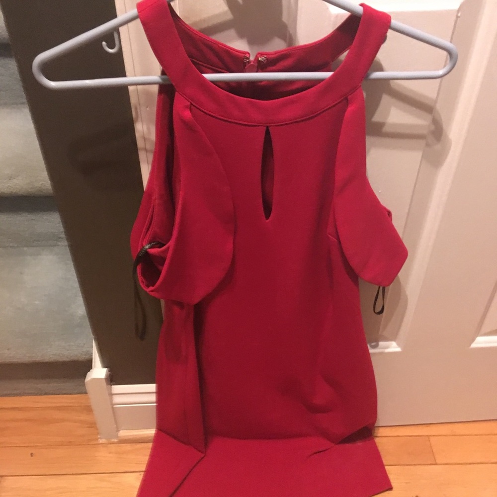Red mock key hole off the should dress
